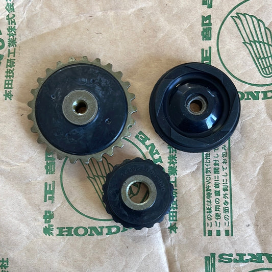 Cam chain roller set